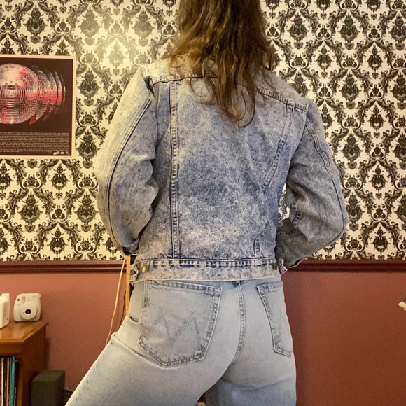 Vintage Denim Jacket in Excellent Condition - Picture 2 of 3